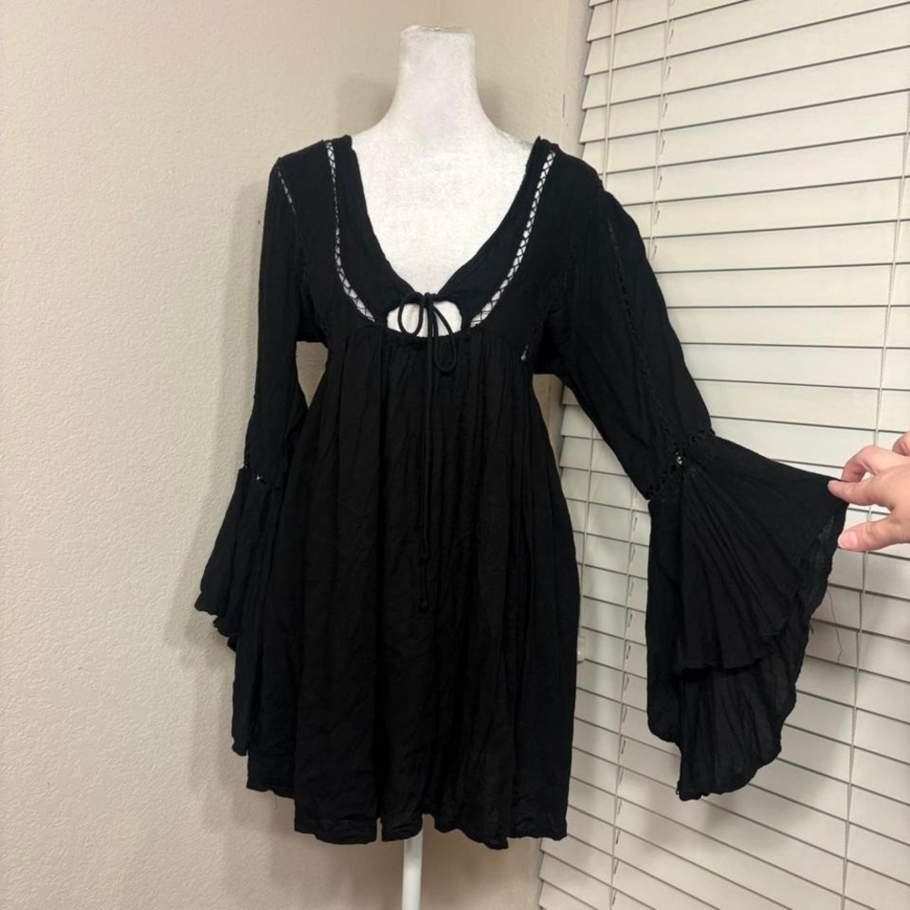 Raviya L black eyelet lace babydoll bell sleeve boho whimsygoth babydoll dress